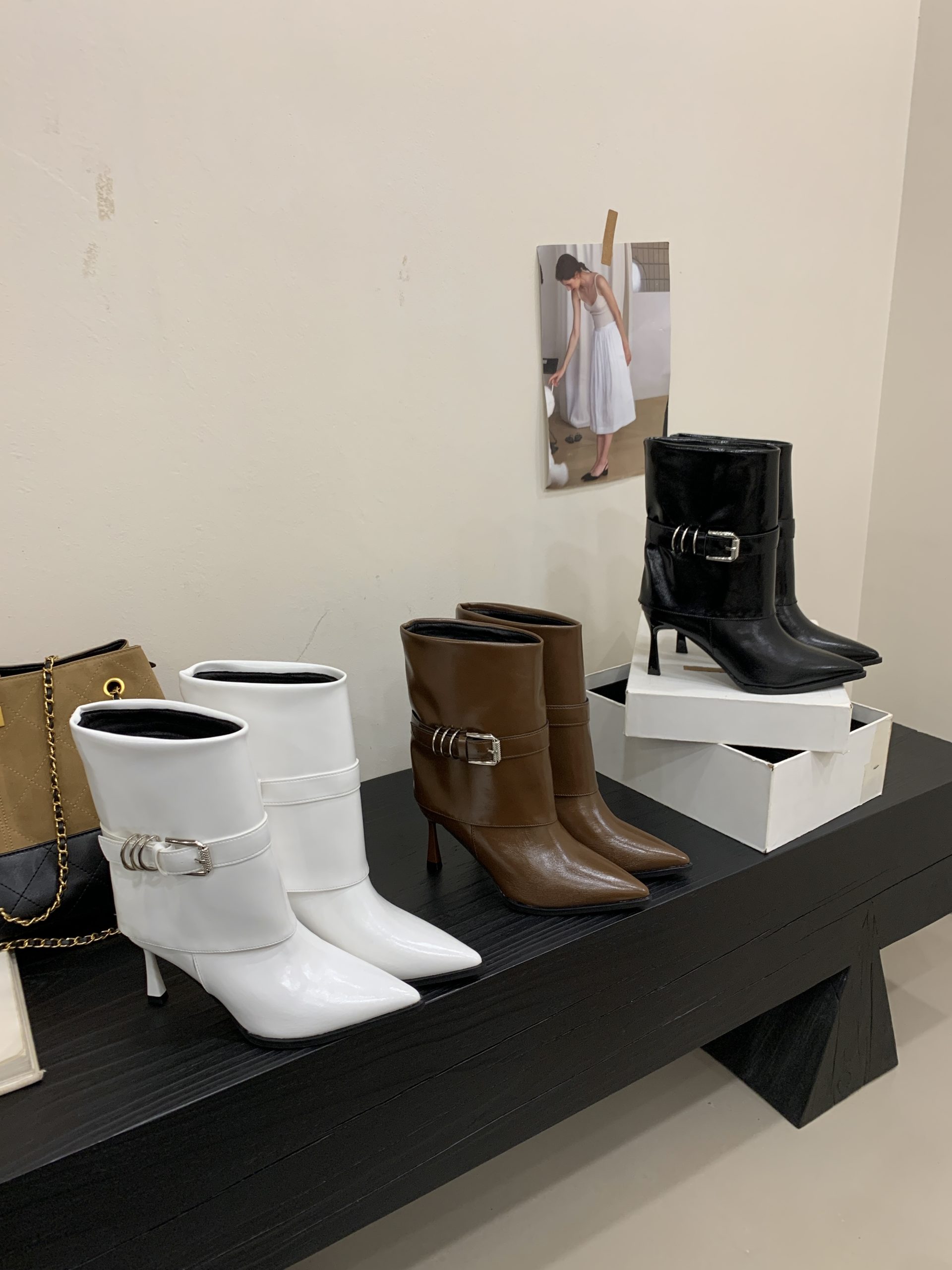 2025 Autumn New Retro Petite Pointed Toe Ankle Strap Korean Slim High Heel Short Boots for Women