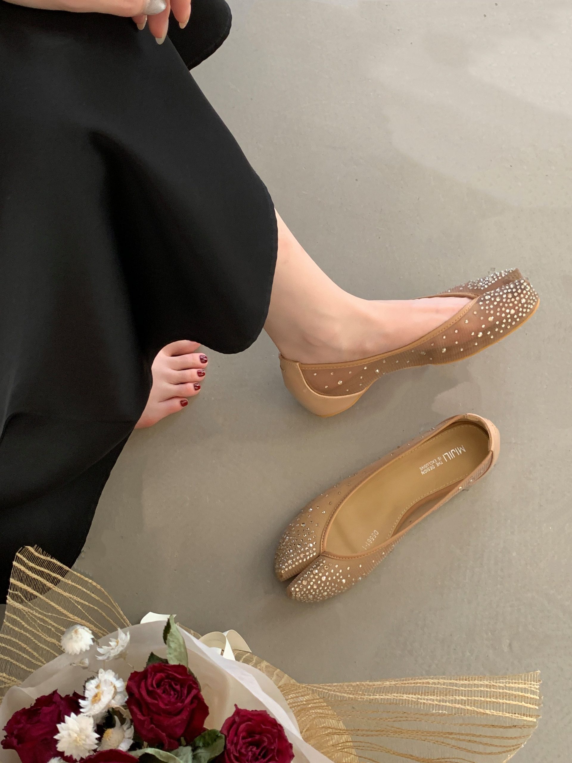 2025 Summer New Style Flat Mesh Rhinestone Inner Height Increase Split Toe Women's Shoes Pig Hoof Shoes - Image 4